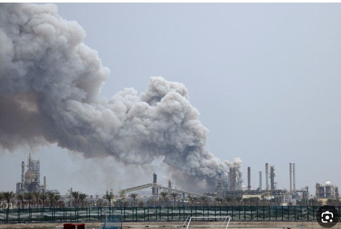 إيران تستهدف منشآت نفطية مرتبطة بأمريكا في الخليج